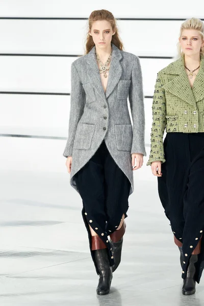 Look 14